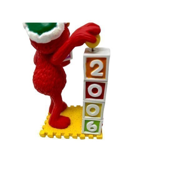 Carlton Heirloom Ornament - Holiday Fun with Elmo - Picture 6 of 8